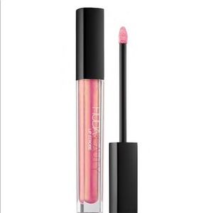New huda beauty lip strobe in snobby lipstick